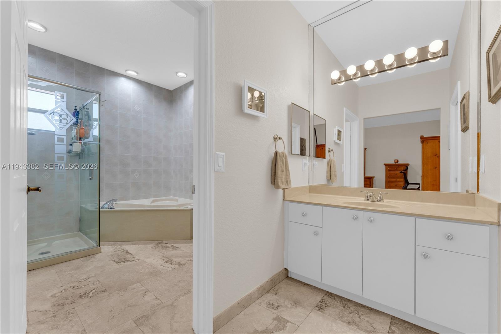 ROYAL LANDINGS - Residential