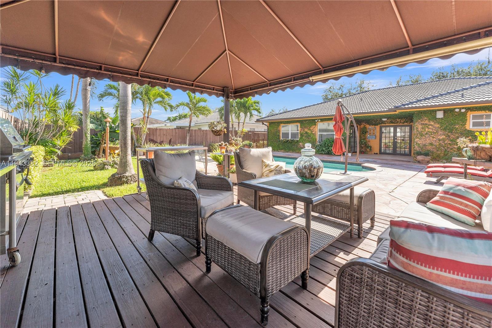 ROYAL LANDINGS - Residential