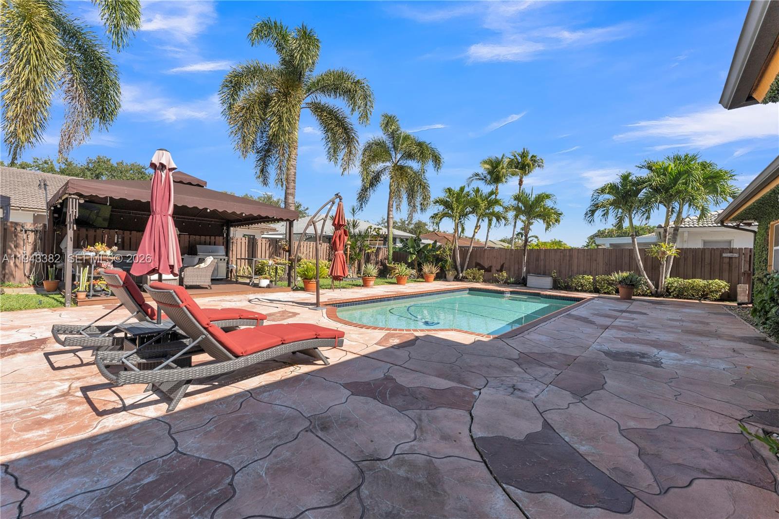 ROYAL LANDINGS - Residential