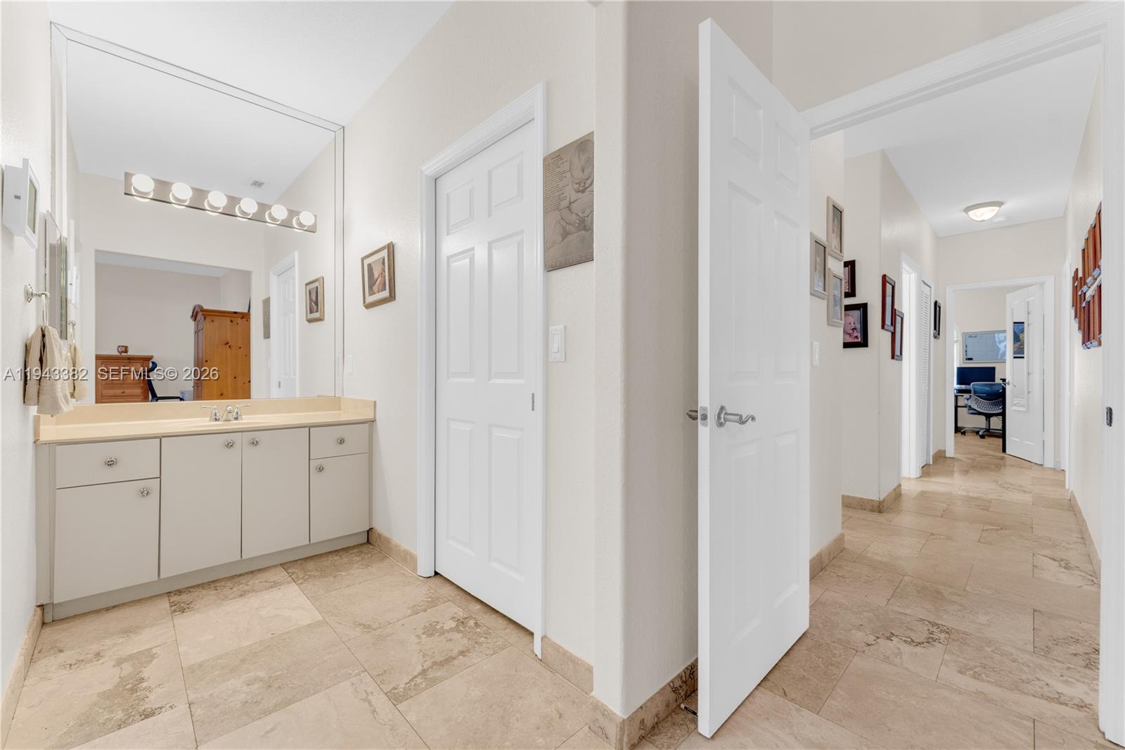 ROYAL LANDINGS - Residential