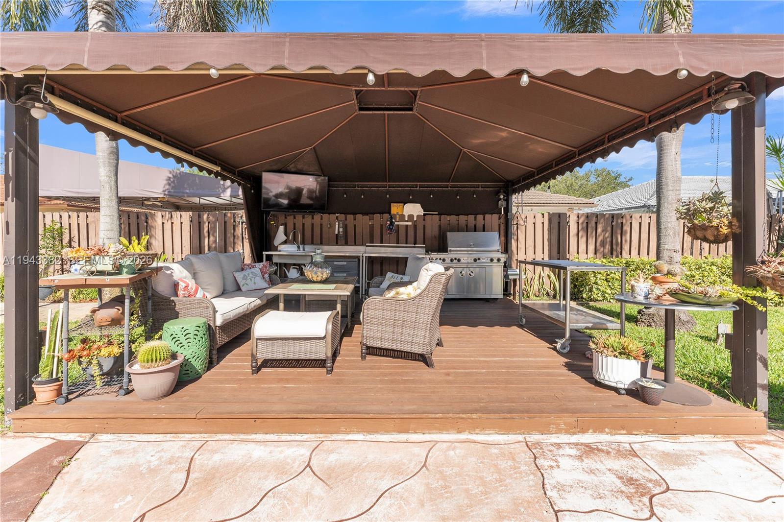 ROYAL LANDINGS - Residential