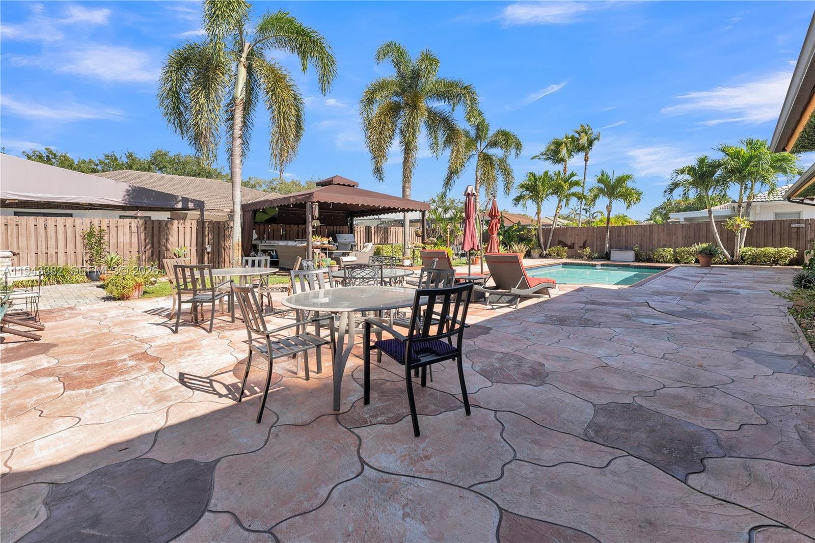 ROYAL LANDINGS - Residential