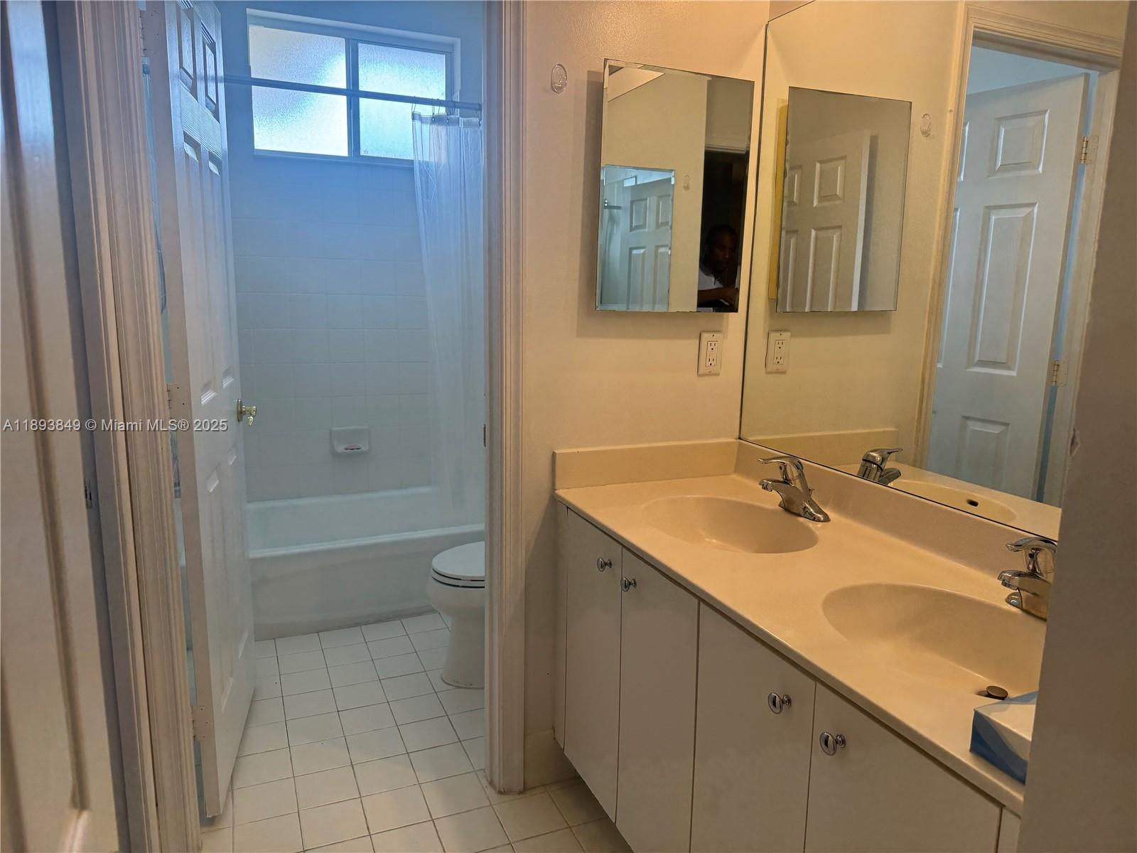 CARRIAGE HOMES AT BENTLEY - Residential