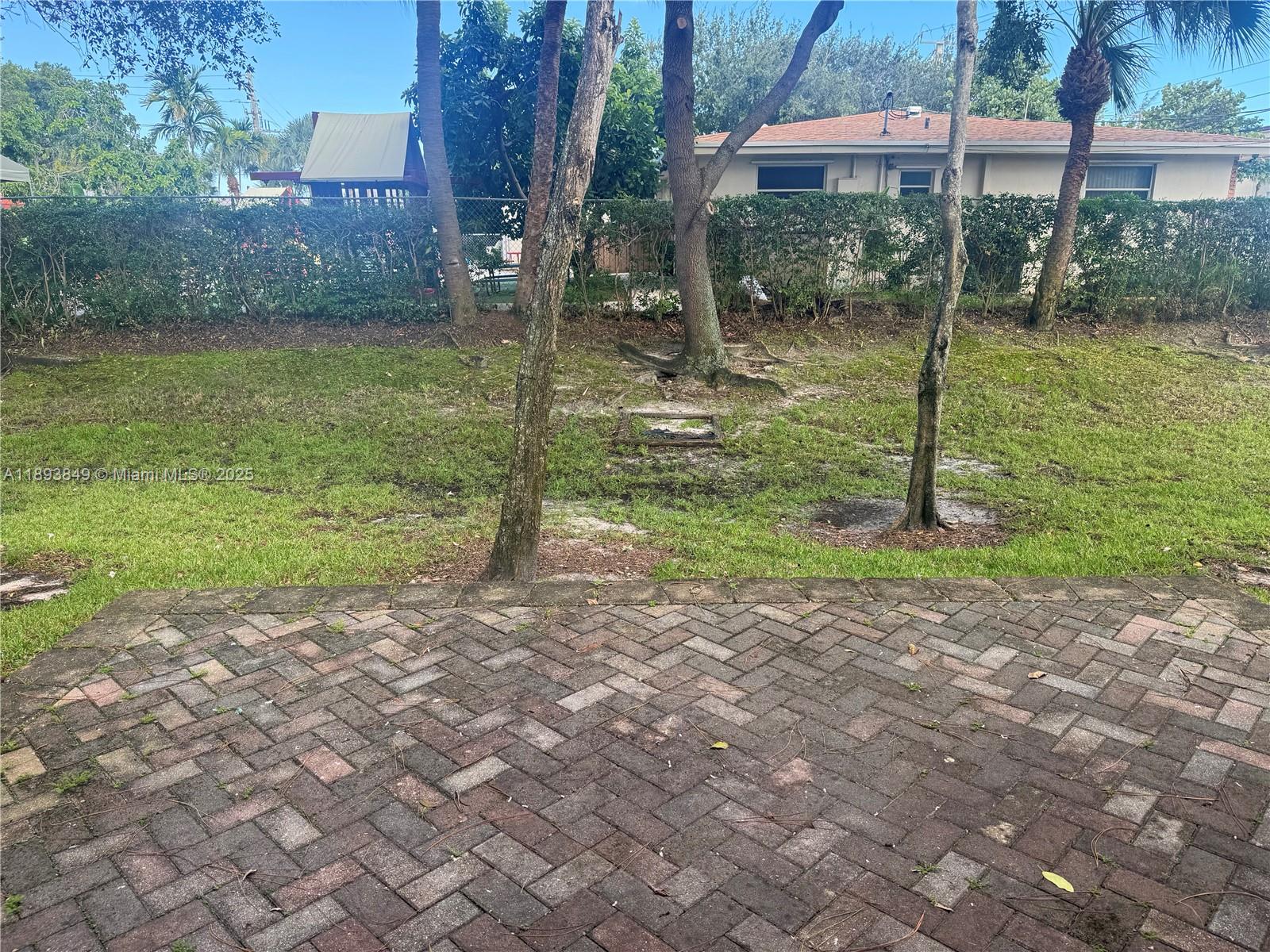 CARRIAGE HOMES AT BENTLEY - Residential