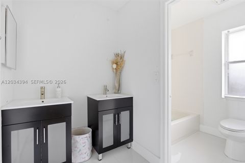 Tiny photo for 9612 N Carousel Cir N, Boca Raton, FL 33434 (MLS # A12034394)