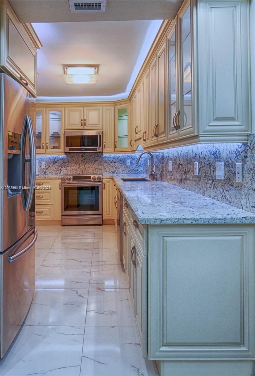 THE PLAZA OF BAL HARBOUR - Residential Lease