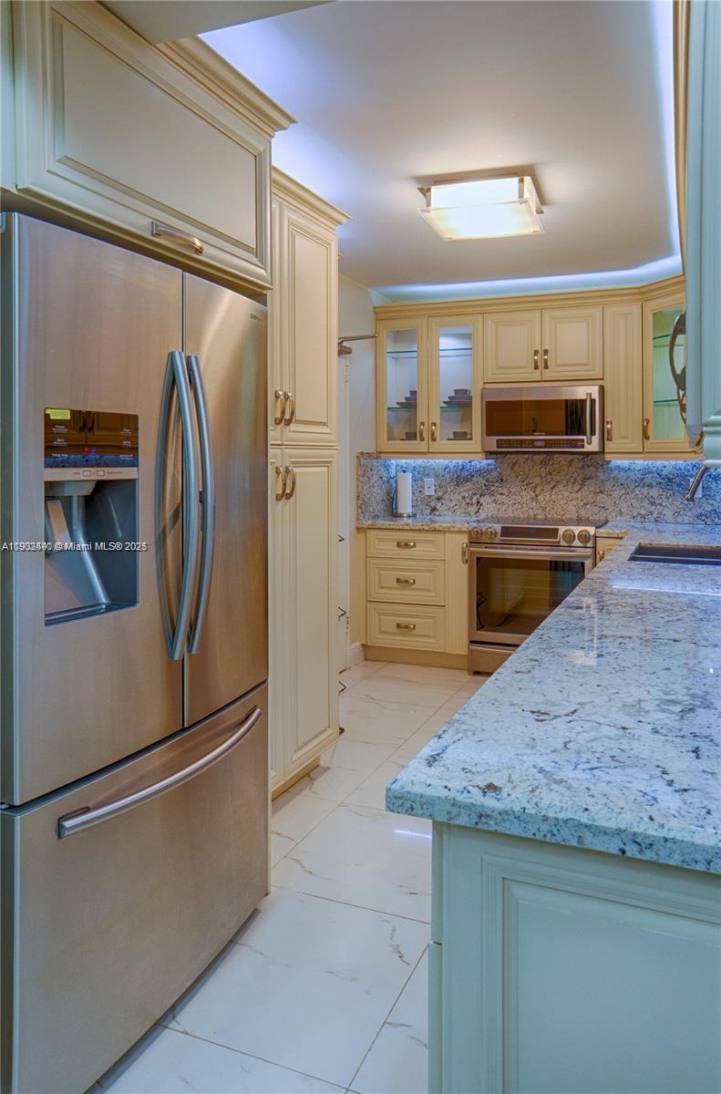 THE PLAZA OF BAL HARBOUR - Residential Lease