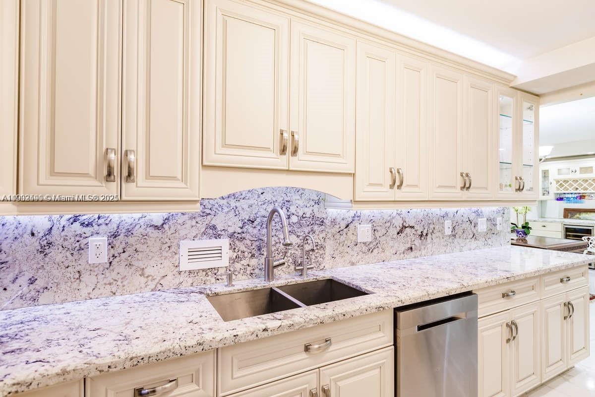 THE PLAZA OF BAL HARBOUR - Residential Lease