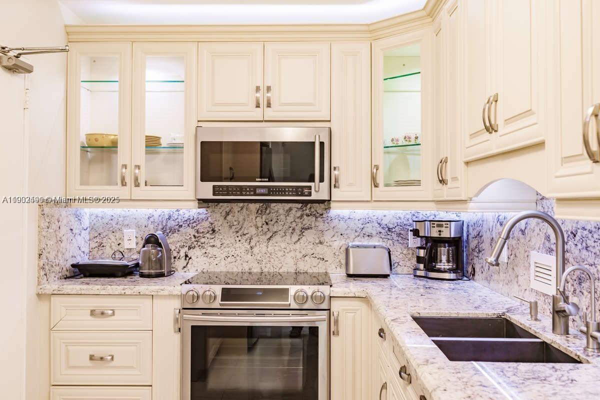 THE PLAZA OF BAL HARBOUR - Residential Lease