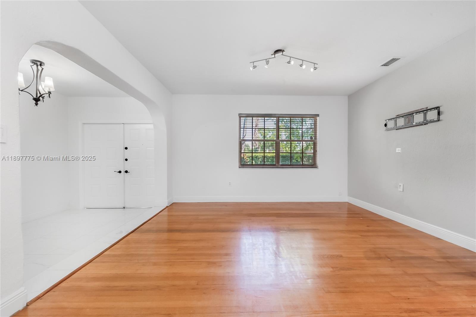 NORTH MIAMI GARDENS - Residential