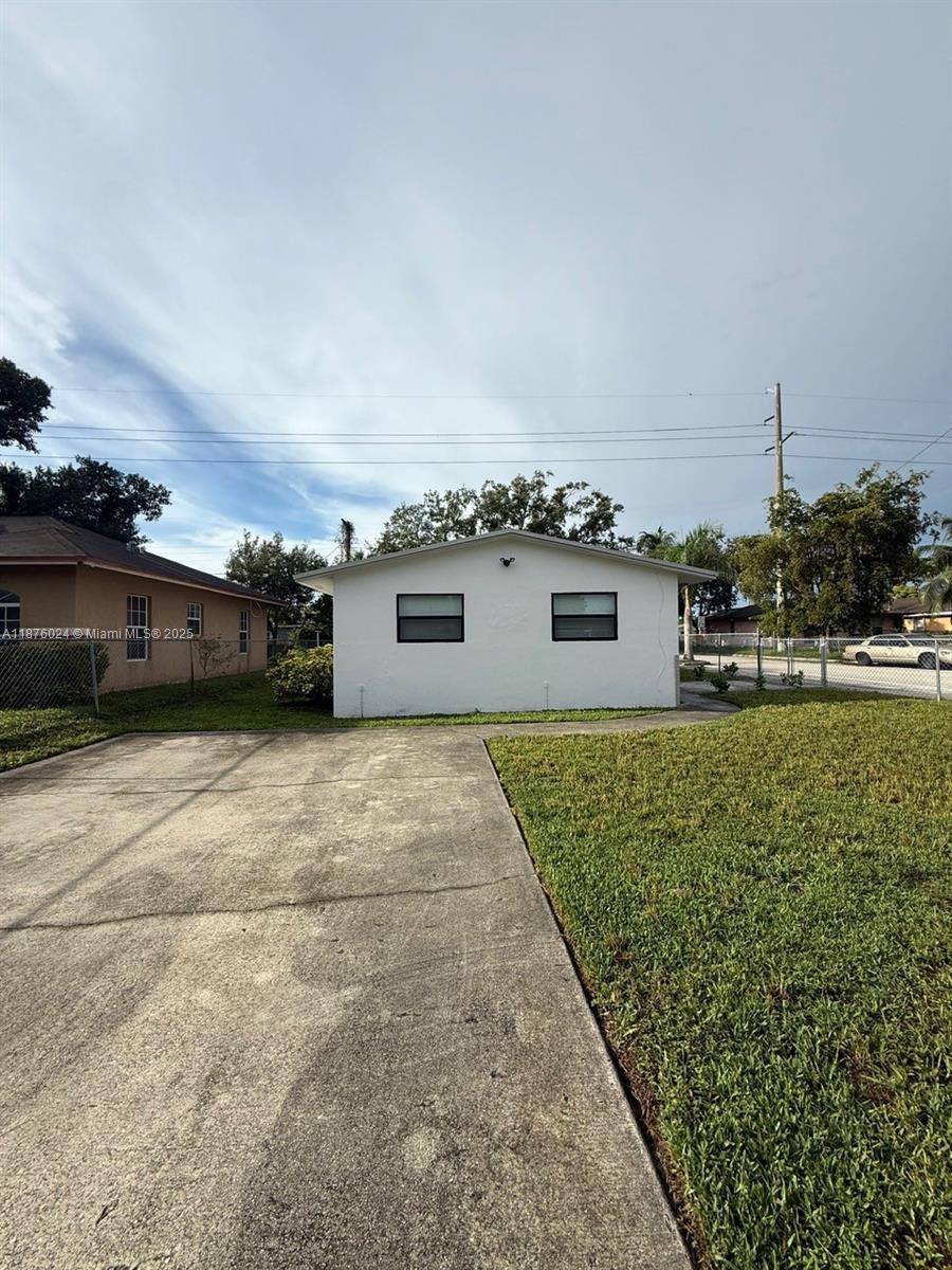 2798 NW 9th Pl