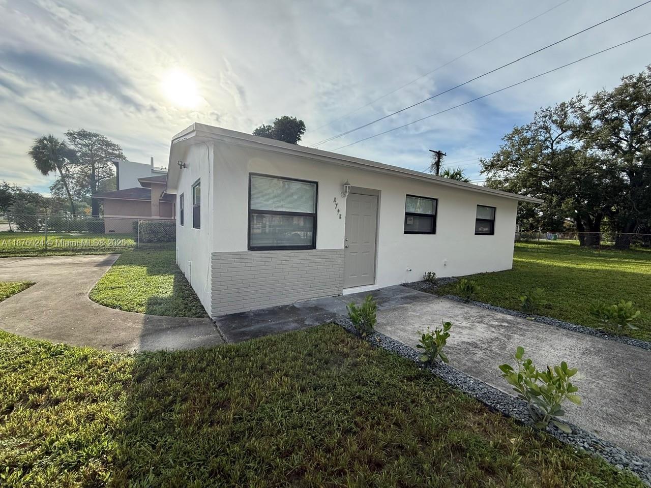 Investor- or family-ready, this 3 BEDROOM, 1 FULL BATH Washington Park home offers both value & versatility. NEWER ROOF, BRAND NEW HOT WATER HEATER.
FULLY FENCED front & backyard can help create a private outdoor oasis, with OFF-STREET PARKING & exterior utility space for added convenience. Located near I-95, grocery stores & shopping, etc.
HUGE BACKYARD. Room for pool or addition to your HOME