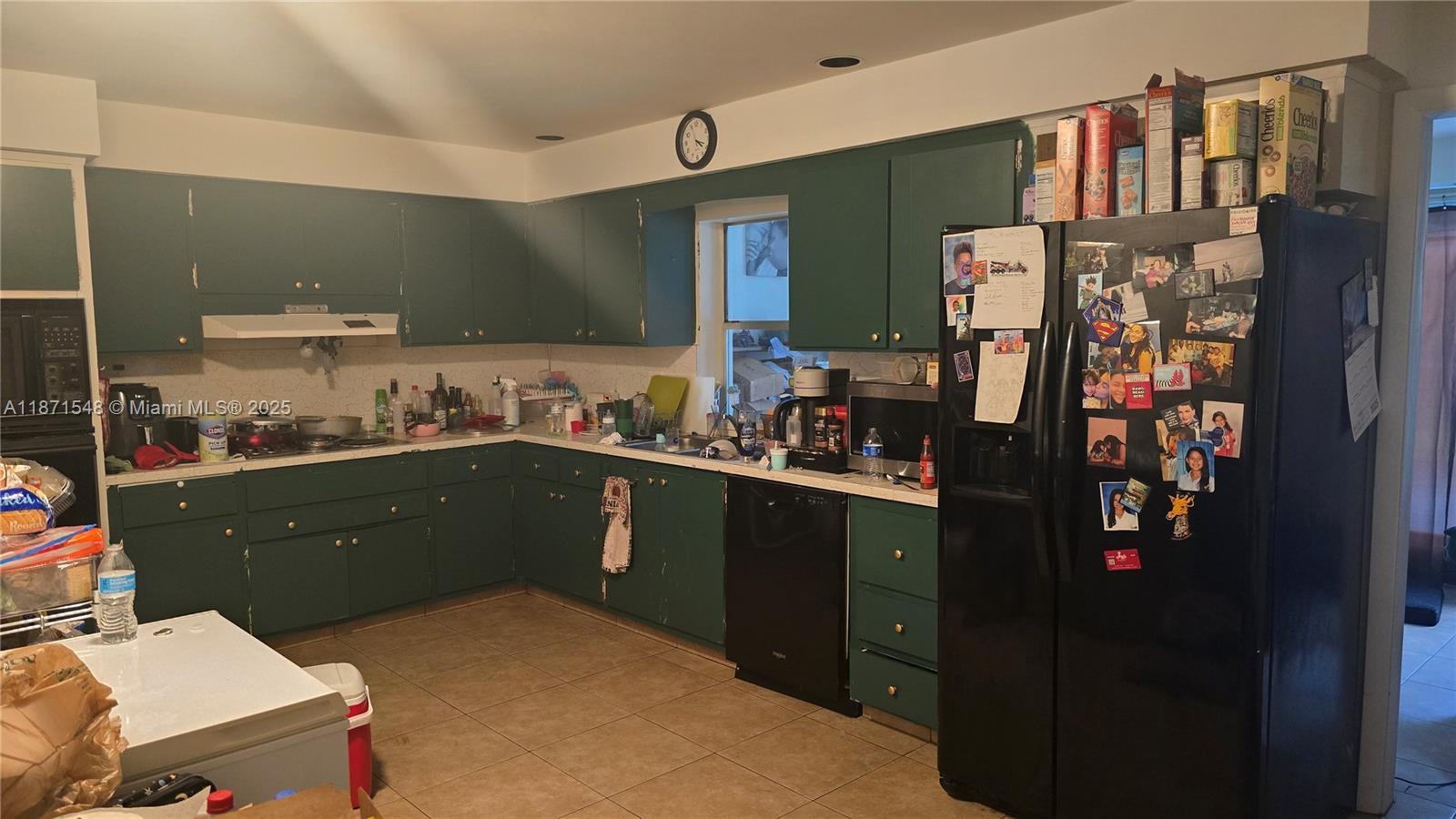 HOLLYWOOD HILLS - Residential