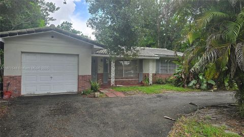 Photo of 5420 Pierce St, Hollywood, FL 33021 (MLS # A11871548)
