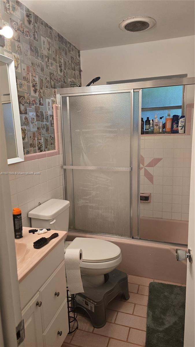 HOLLYWOOD HILLS - Residential