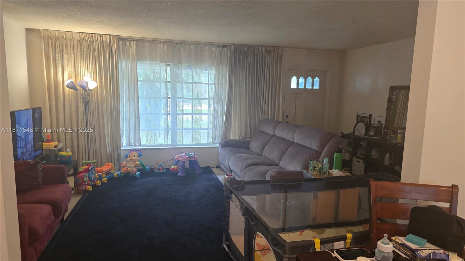 HOLLYWOOD HILLS - Residential