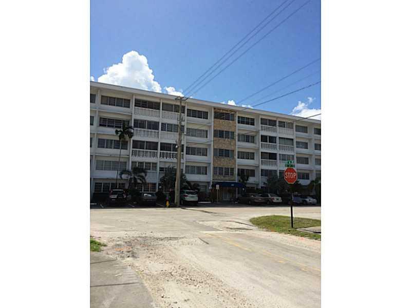 Great condo in quiet building. Freshly painted, brand new carpeting and furniture. Close to Gulfstream Race Course, transportation, and shopping
