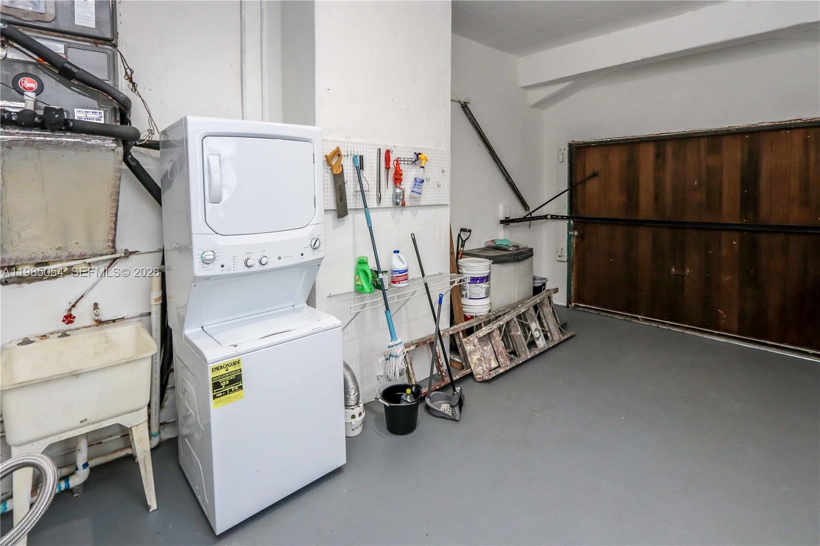 GLEN GABLES - Residential Lease