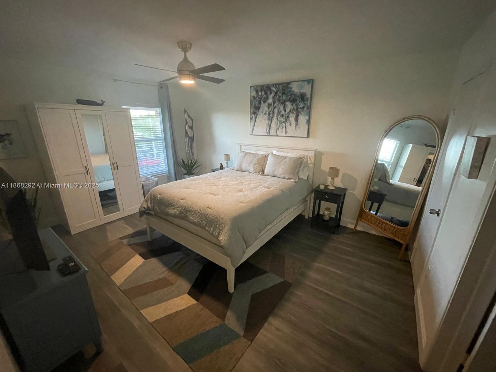 EXCELLENT LOCATION READY TO MOVE IN, COMPLETELY FURNISHED & REMODELED, 2/2 WITH BALCONY, WASHER/DRYER UNIT INSIDE, IN THE HEART OF DADELAND MALL. COMMUNITY INCLUDES LARGE POOL AND GYM. EASY TO SHOW.