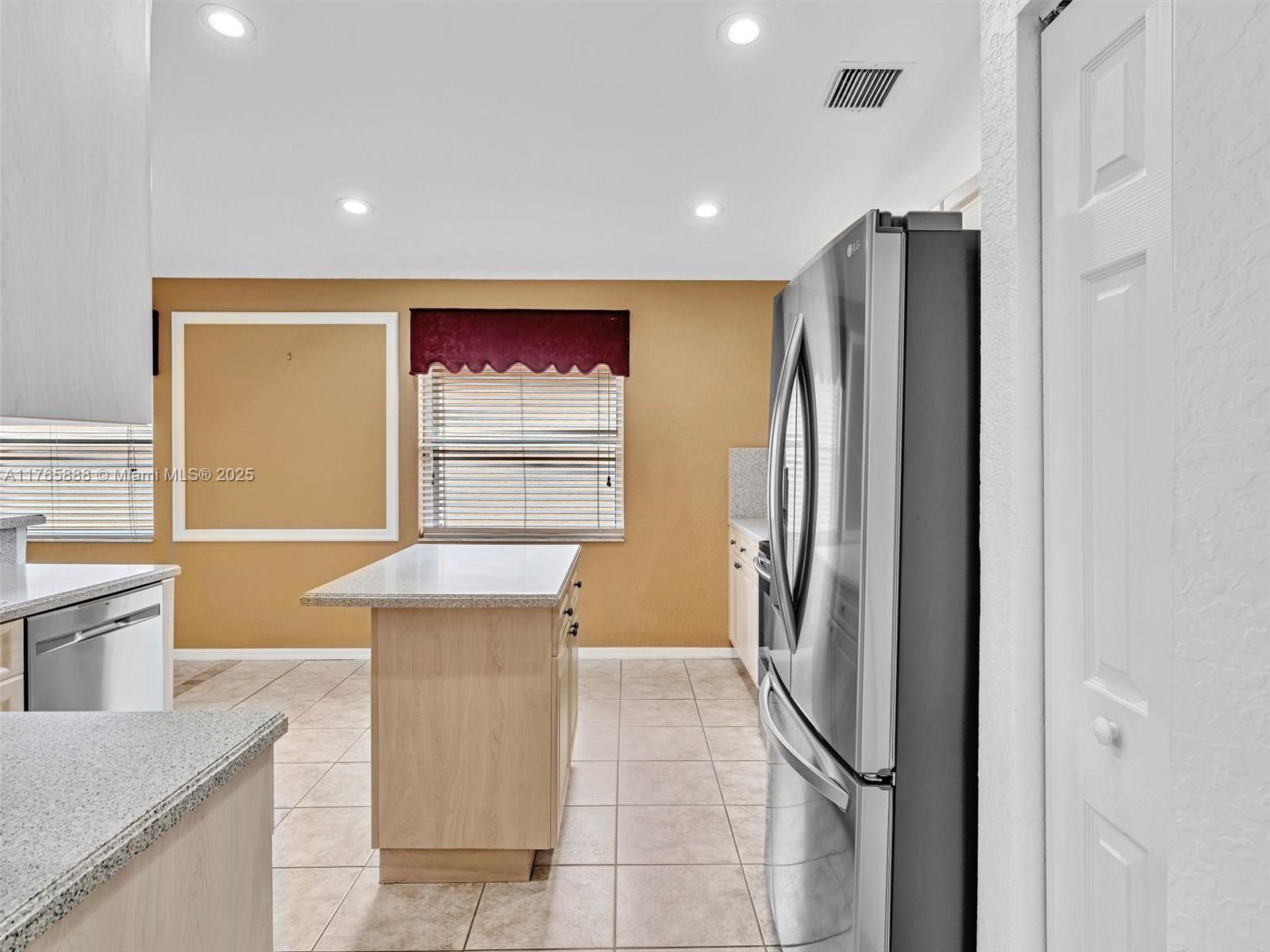 HUNTINGTON WALK 2 - Residential Lease