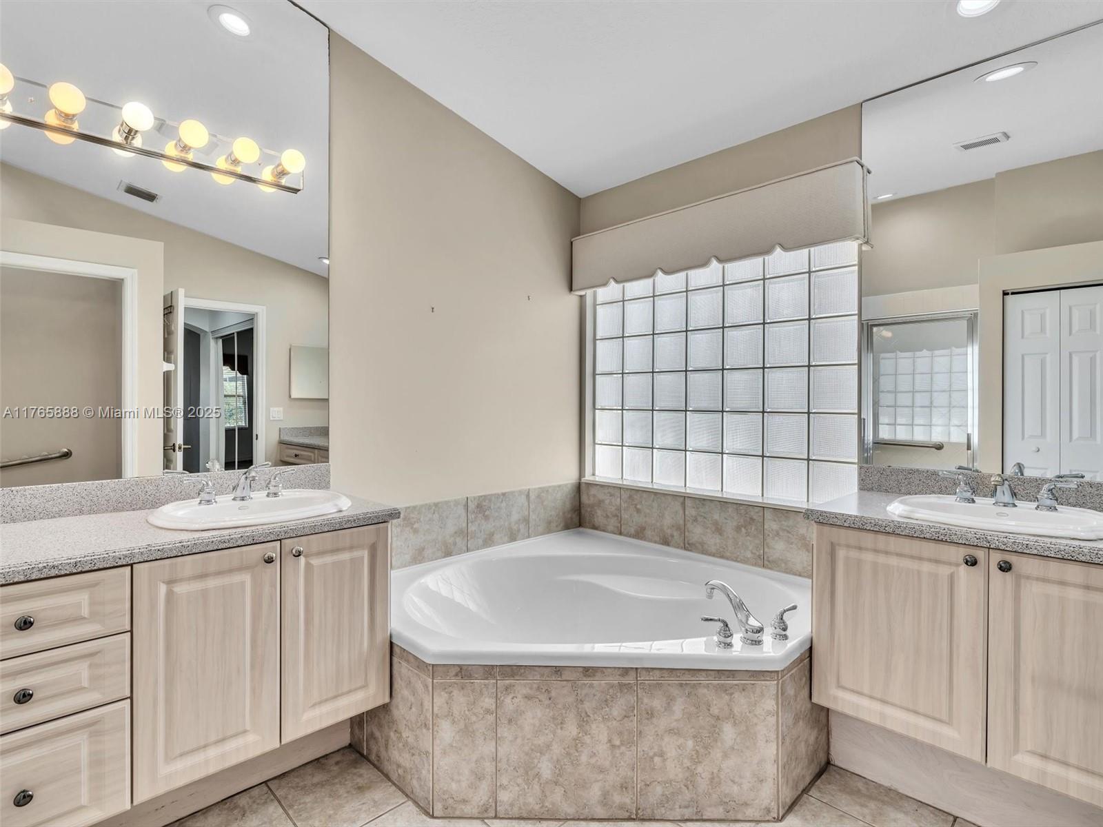 HUNTINGTON WALK 2 - Residential Lease