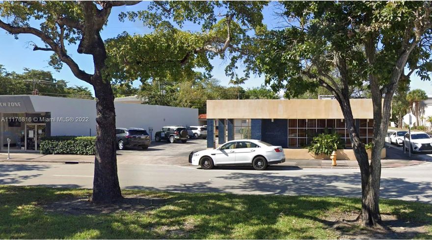 Incredible free standing office space on Ponce de Leon Blvd.