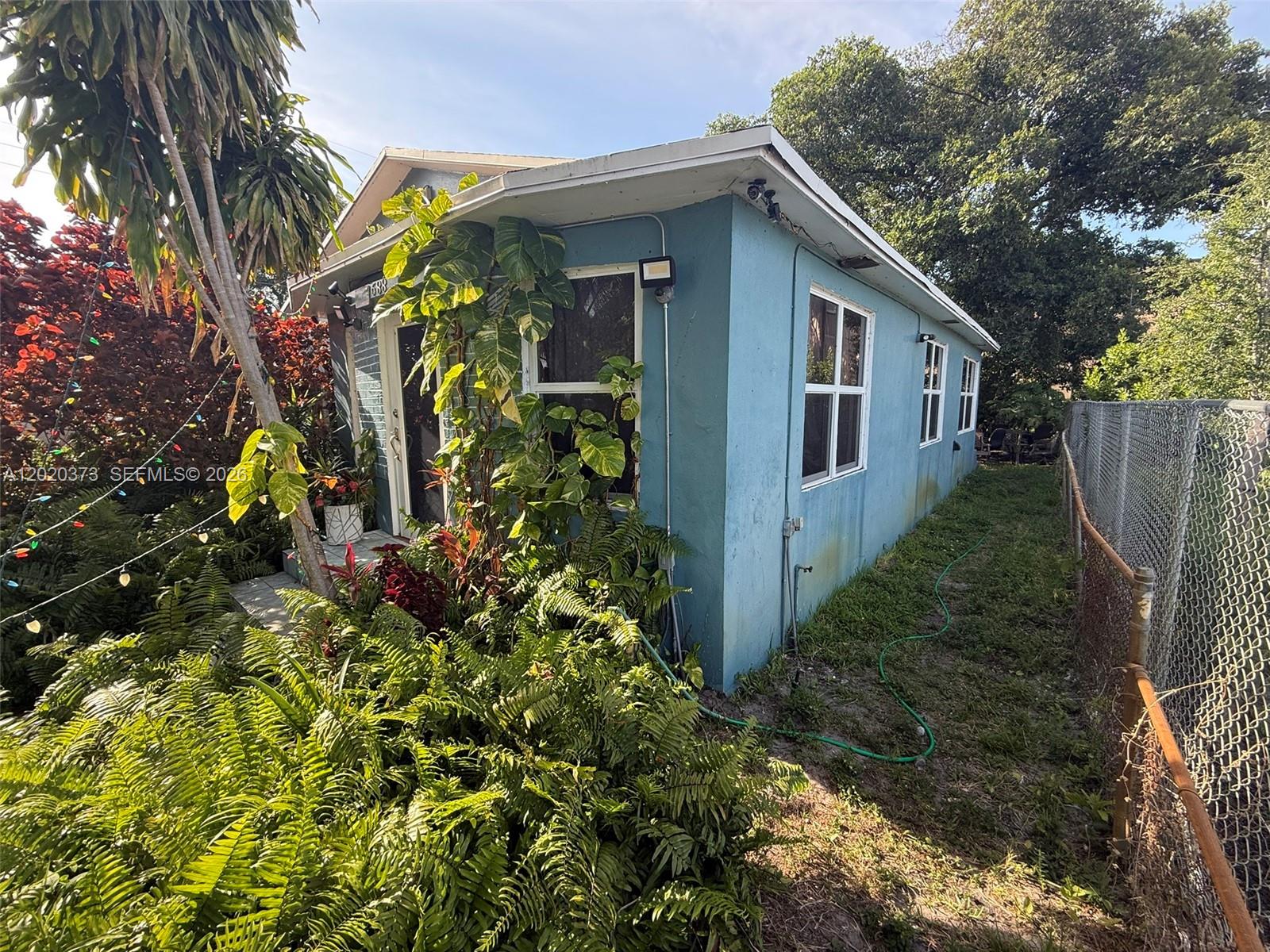 688 SW 7th Ter
