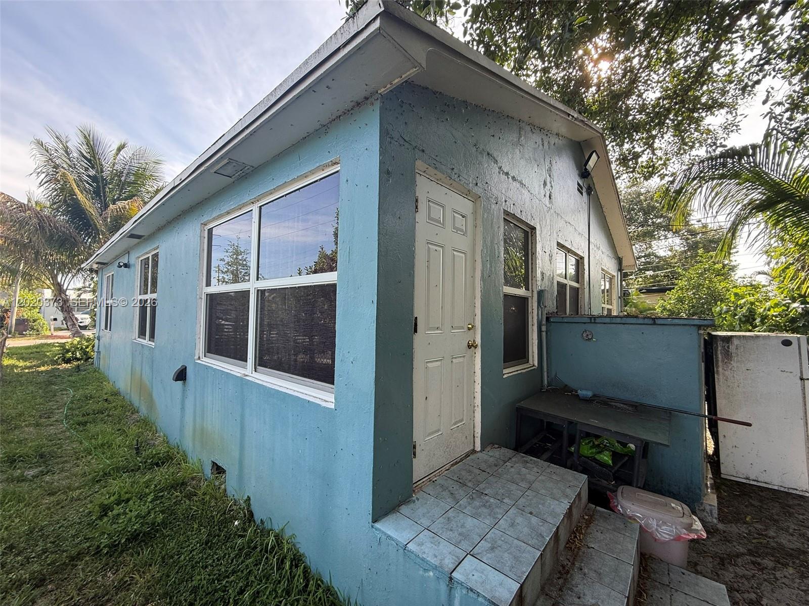688 SW 7th Ter