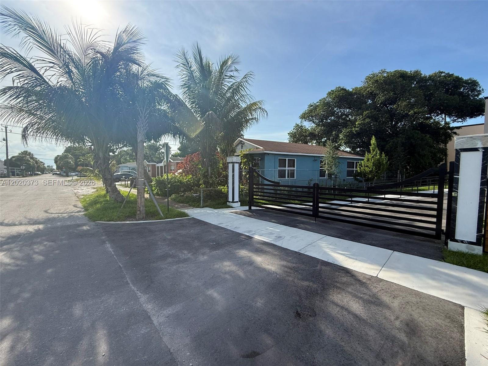 COLLEGE TRACT FIRST ADD - Residential