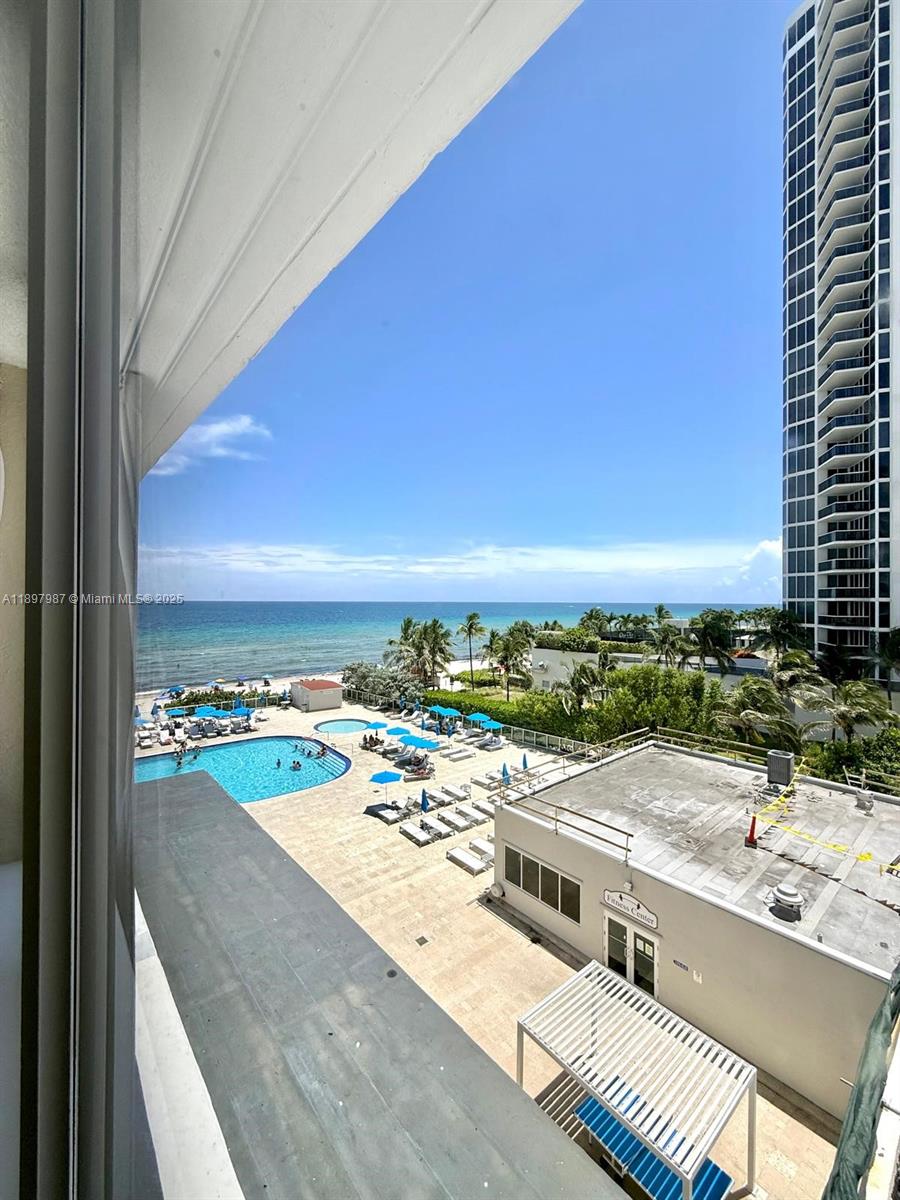 THE AVENTURA BEACH CLUB C - Residential