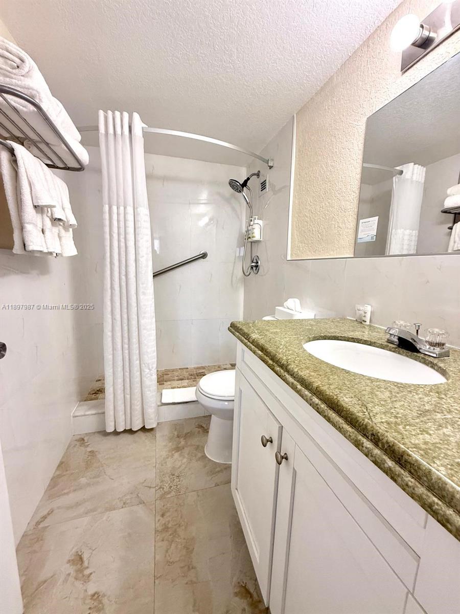 THE AVENTURA BEACH CLUB C - Residential