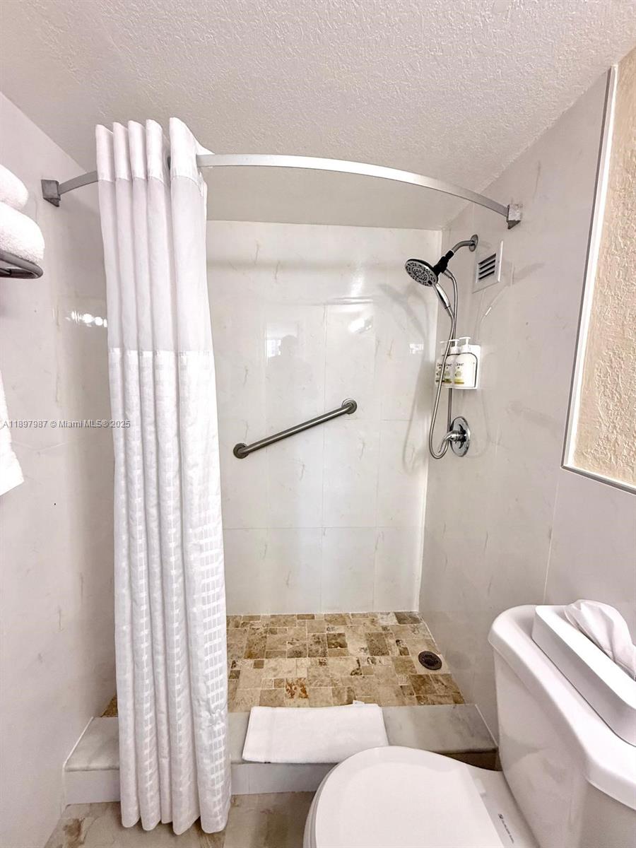 THE AVENTURA BEACH CLUB C - Residential