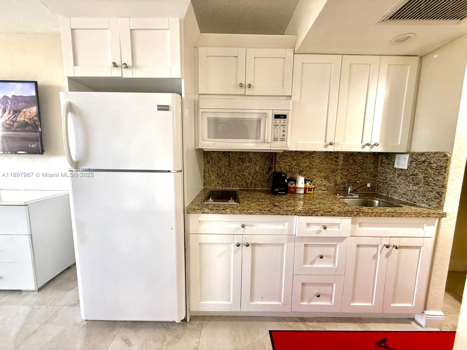 THE AVENTURA BEACH CLUB C - Residential