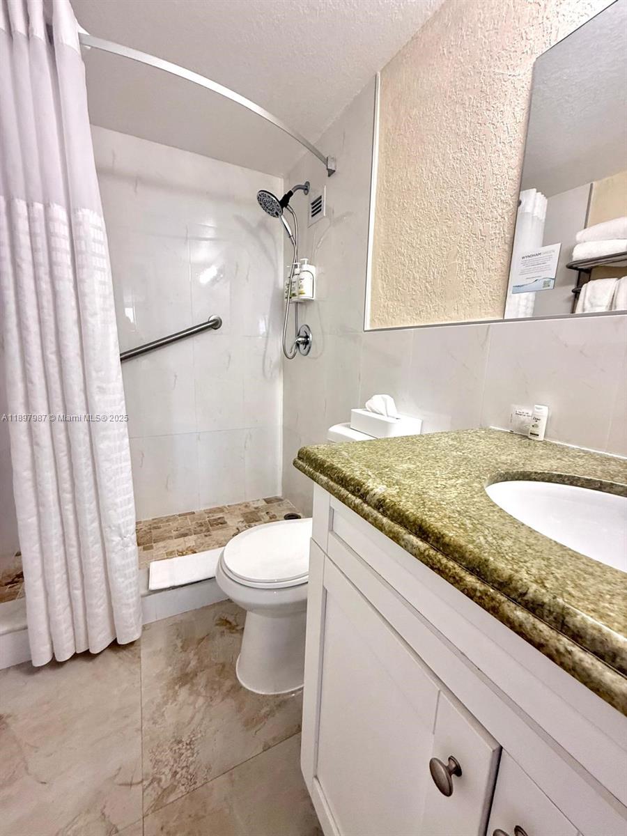 THE AVENTURA BEACH CLUB C - Residential