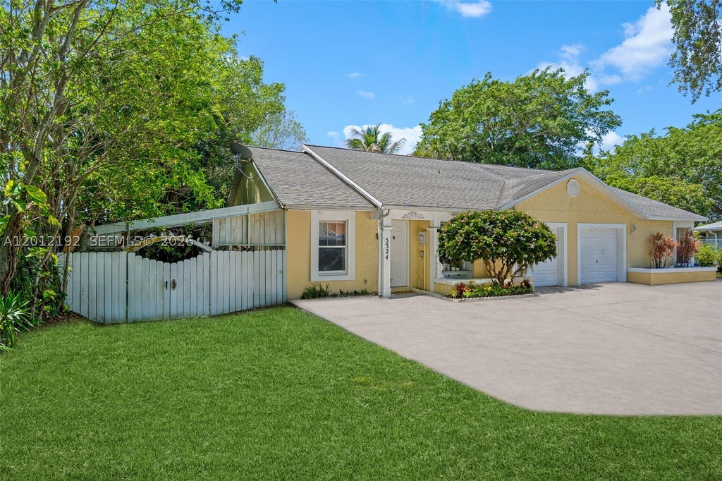Photo of 5324 Gray Fox Ct, West Palm Beach, FL 33415 (MLS # A12012192)