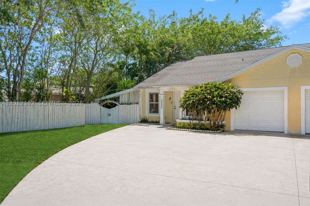 Photo of 5324 Gray Fox Ct, West Palm Beach, FL 33415 (MLS # A12012192)
