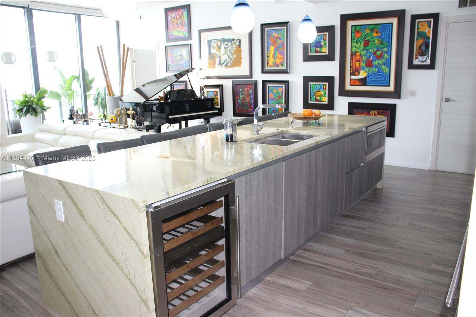 801 SMA RESIDENCES CONDO - Residential