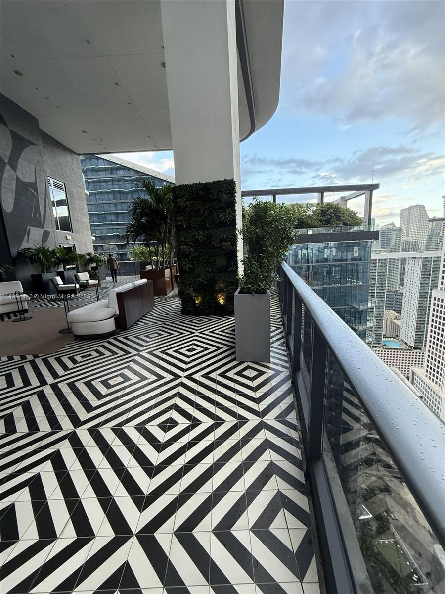 801 SMA RESIDENCES CONDO - Residential