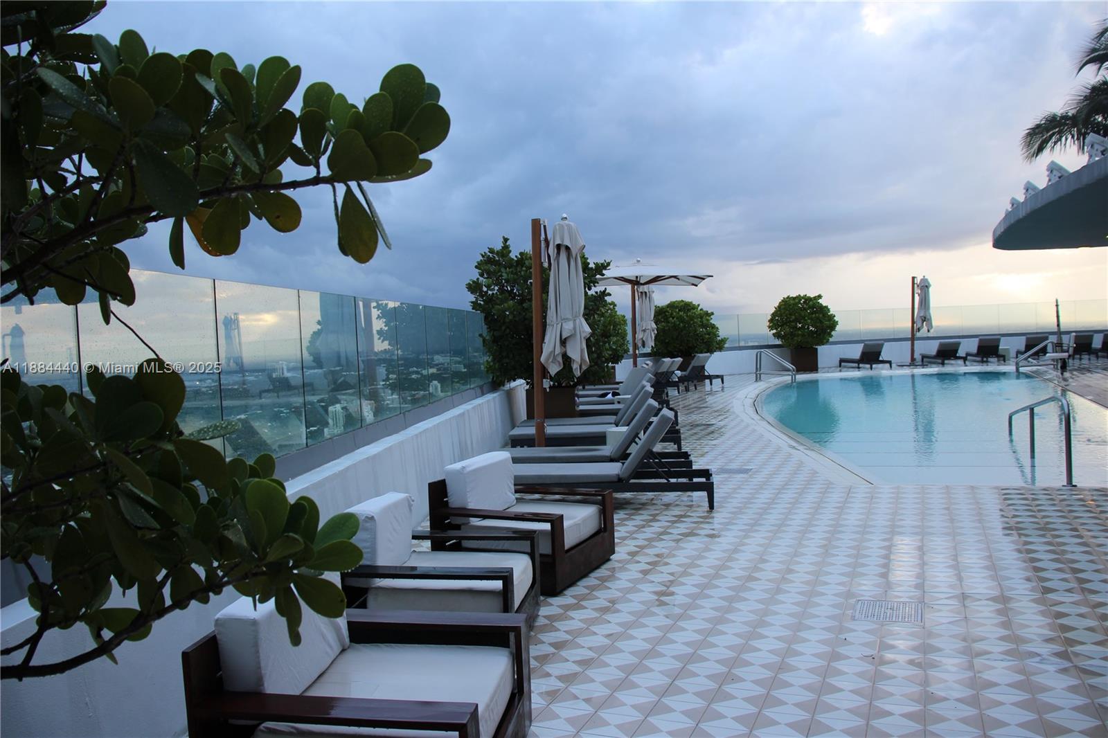 801 SMA RESIDENCES CONDO - Residential