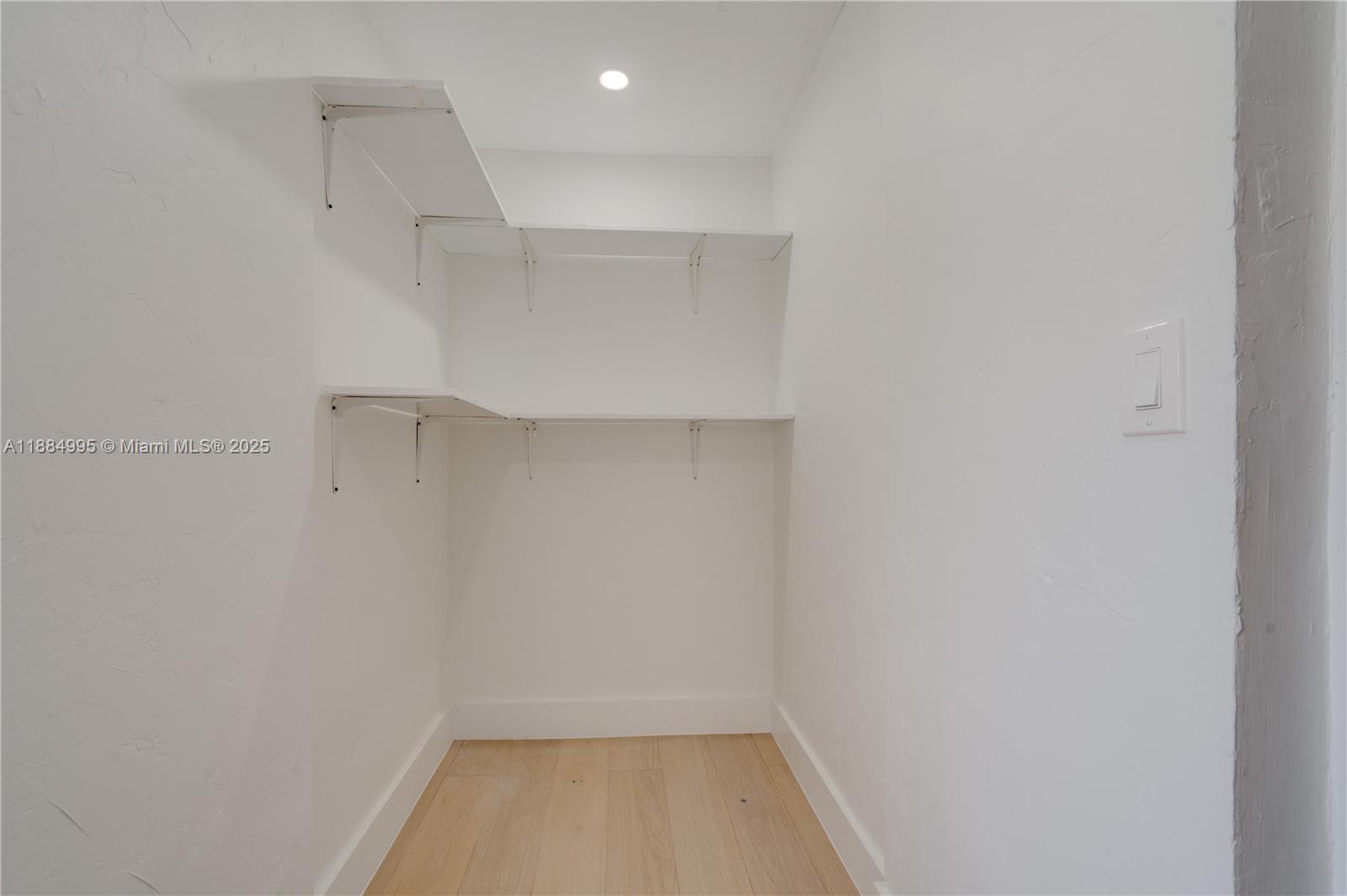 DIXIE MANOR - Residential Lease