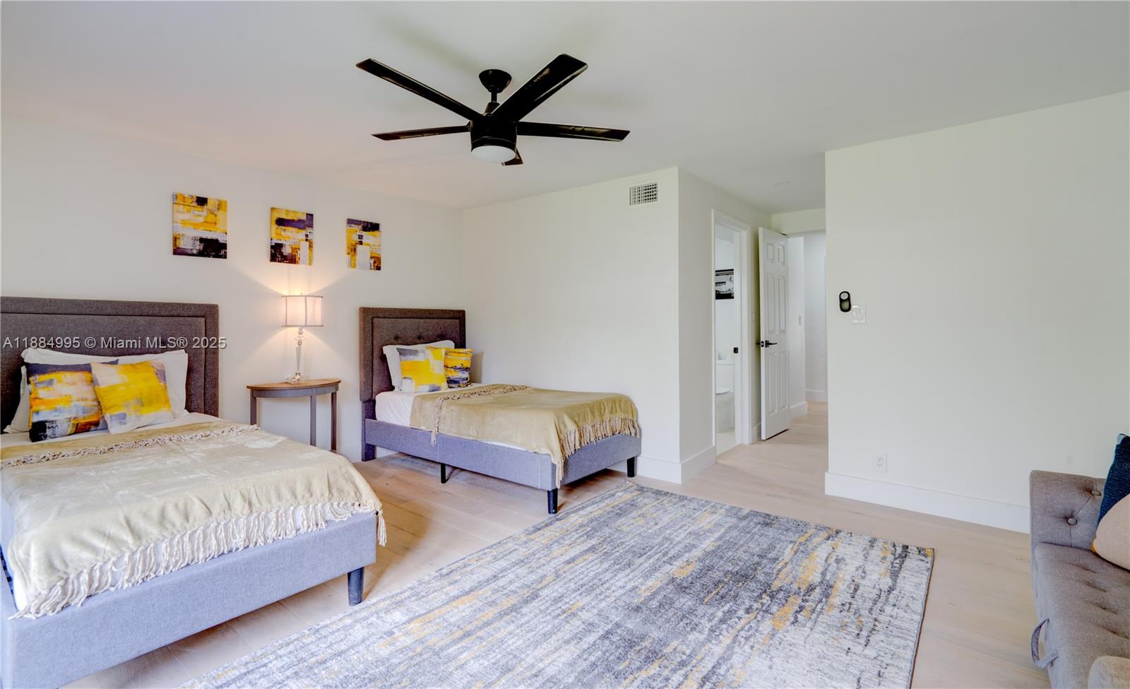 DIXIE MANOR - Residential Lease