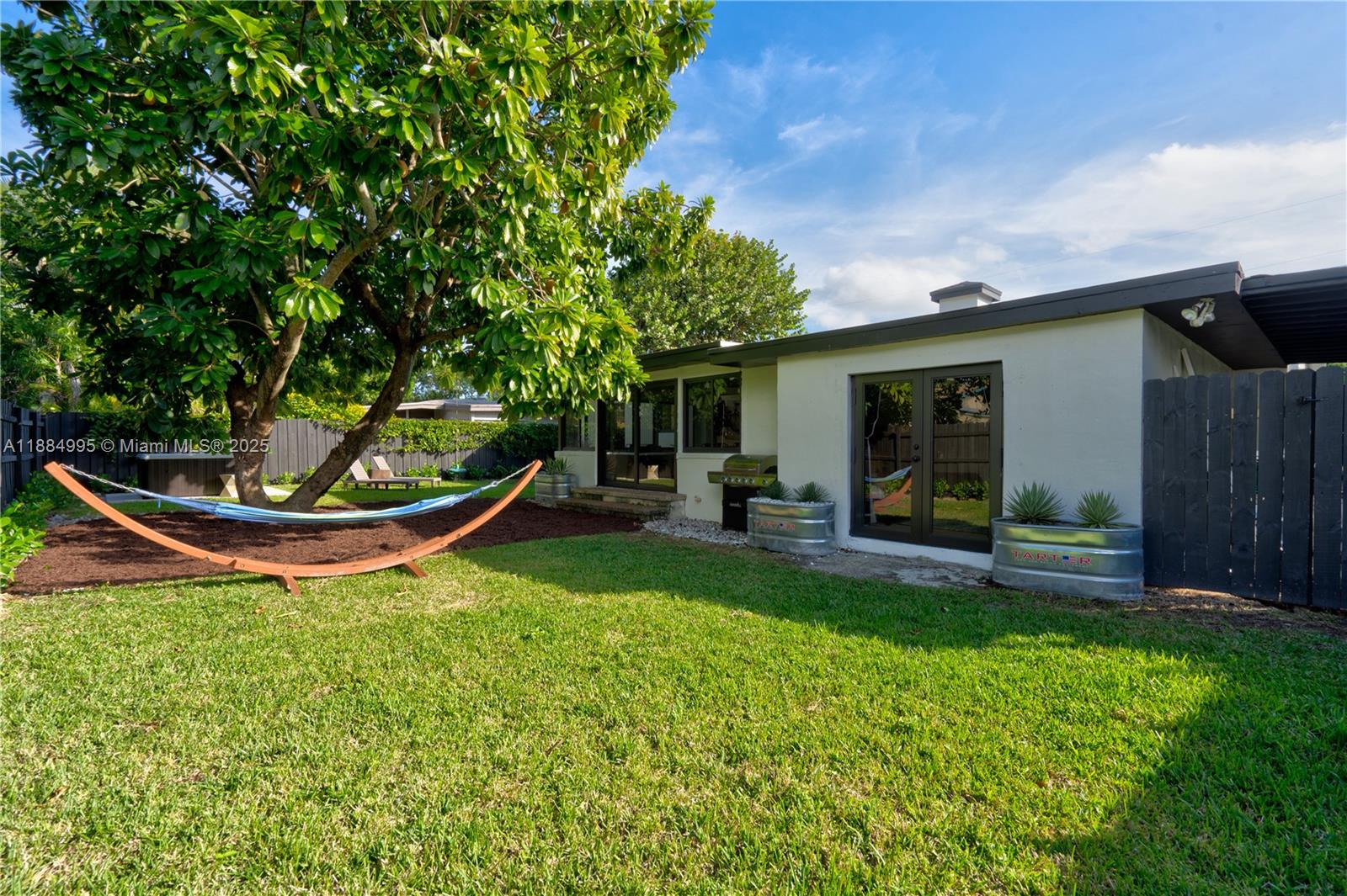 DIXIE MANOR - Residential Lease