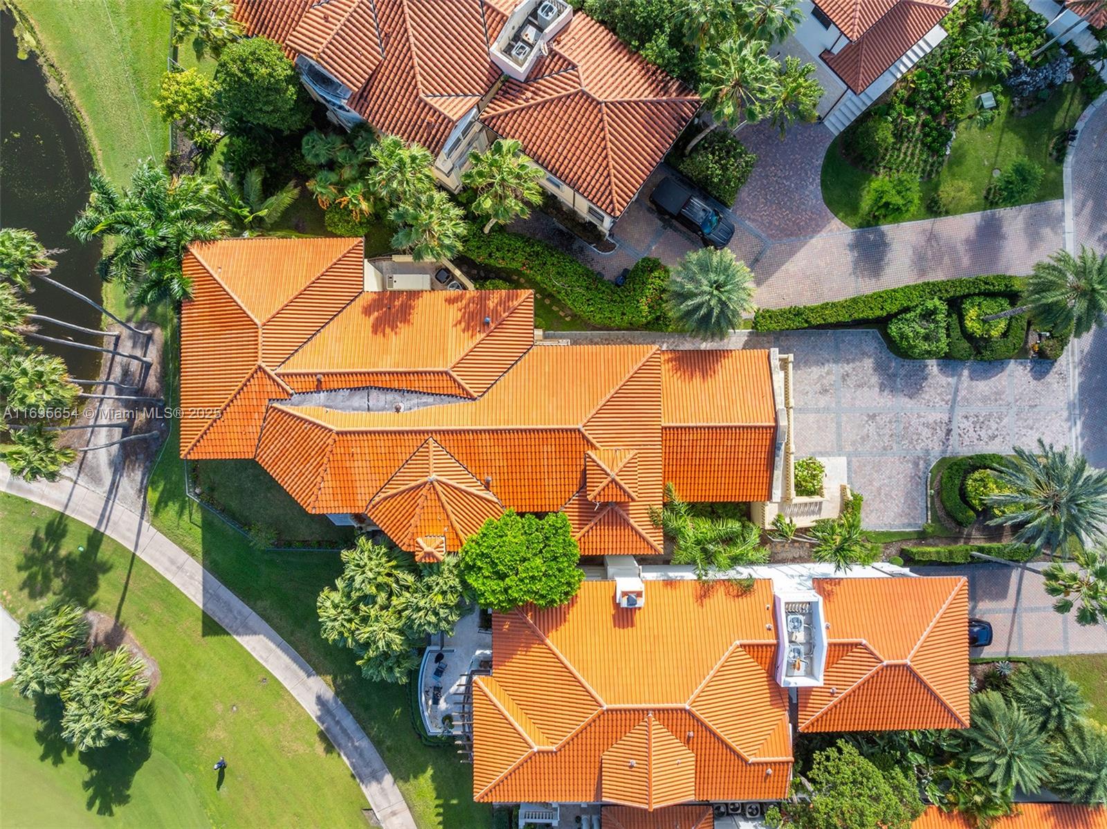 DEERING BAY ESTATES - Residential