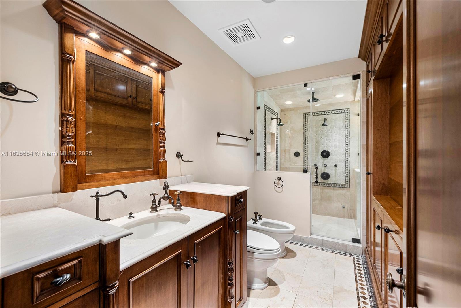 DEERING BAY ESTATES - Residential