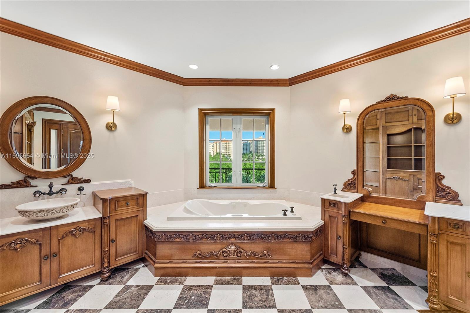DEERING BAY ESTATES - Residential