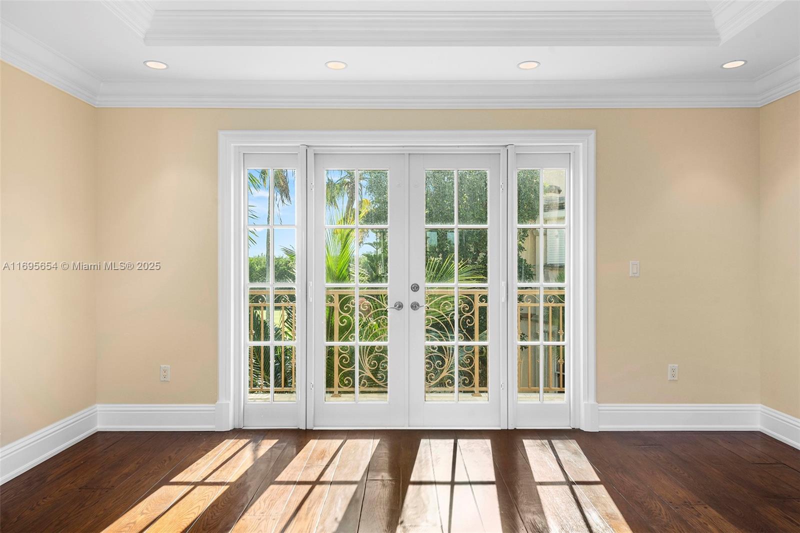 DEERING BAY ESTATES - Residential