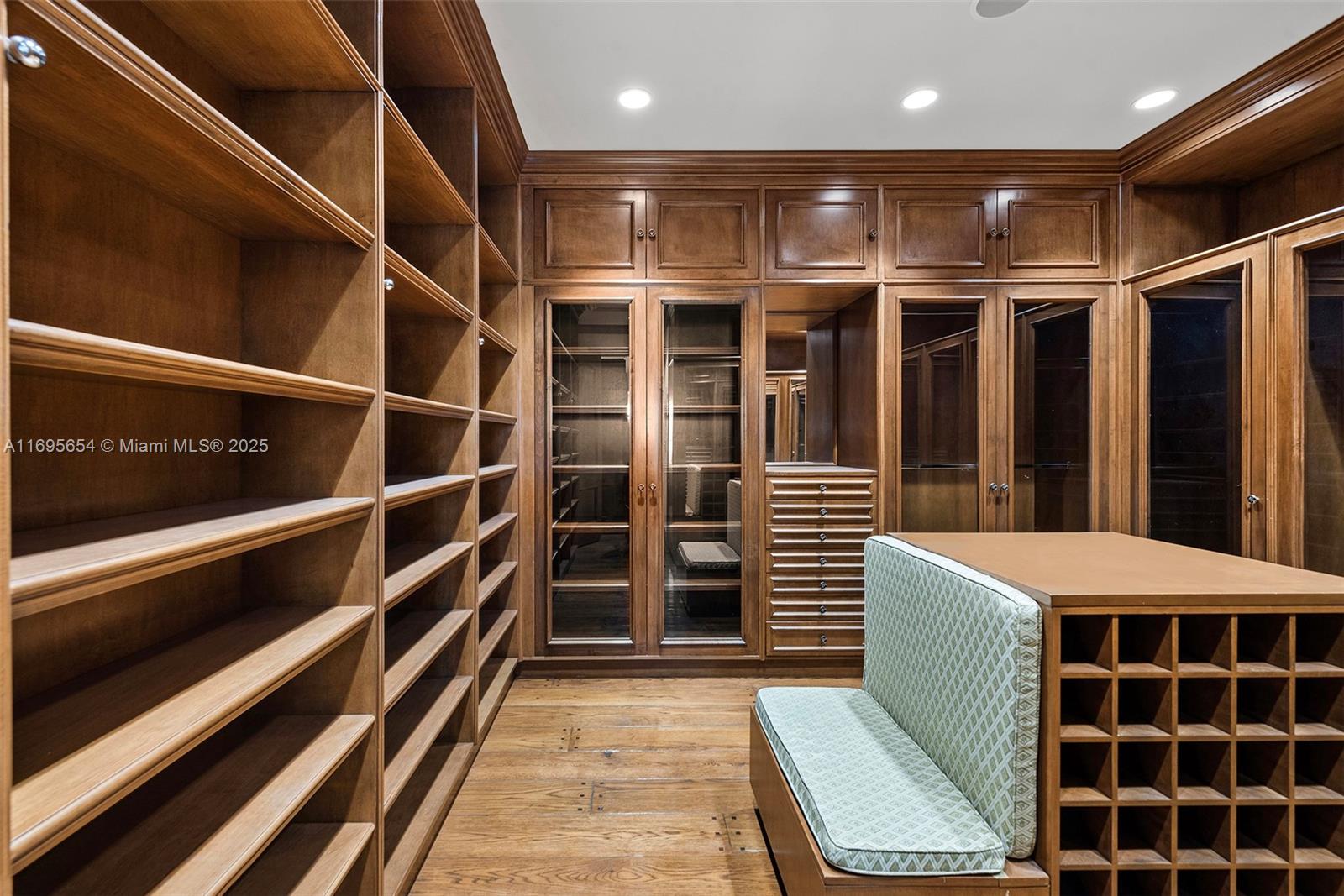DEERING BAY ESTATES - Residential