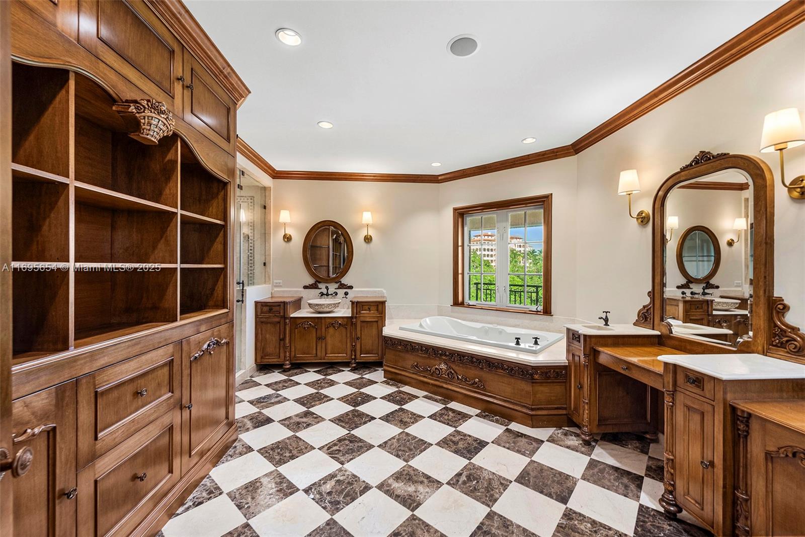 DEERING BAY ESTATES - Residential