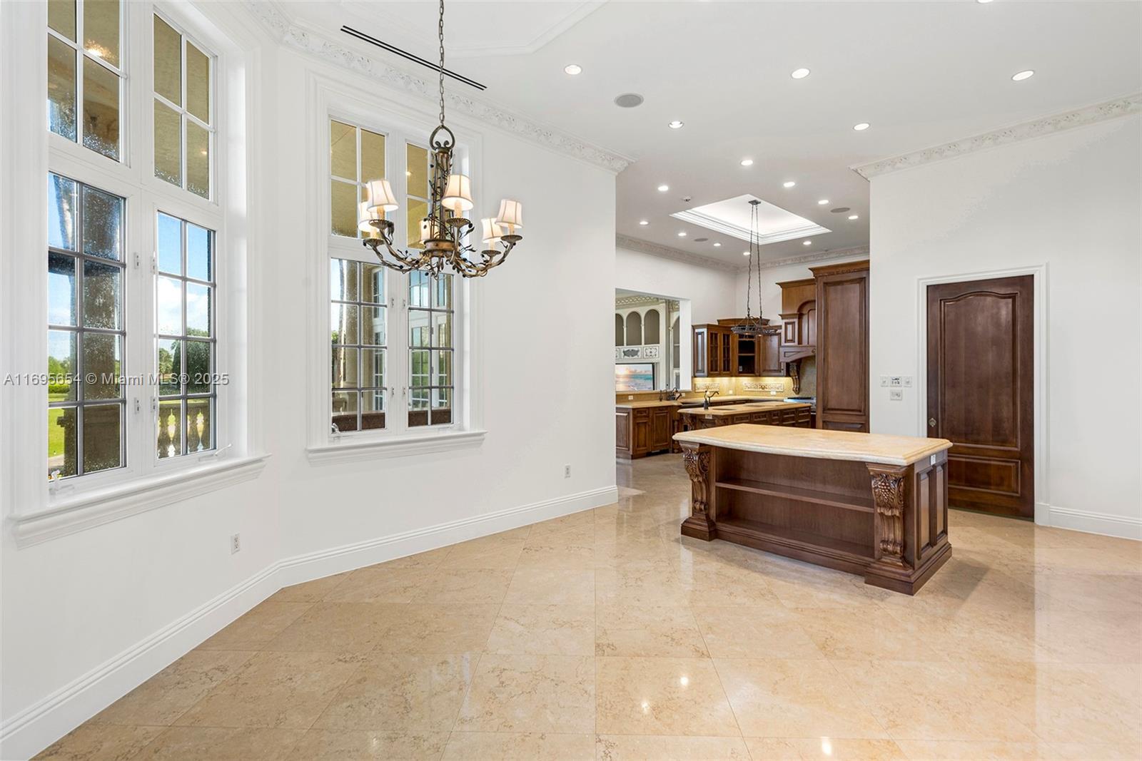 DEERING BAY ESTATES - Residential
