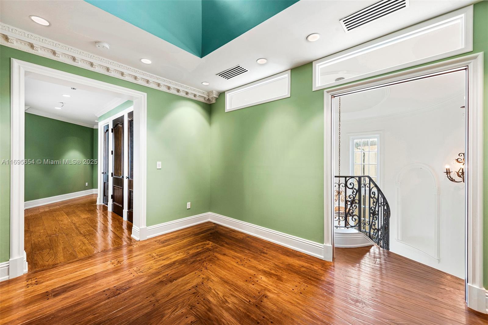 DEERING BAY ESTATES - Residential